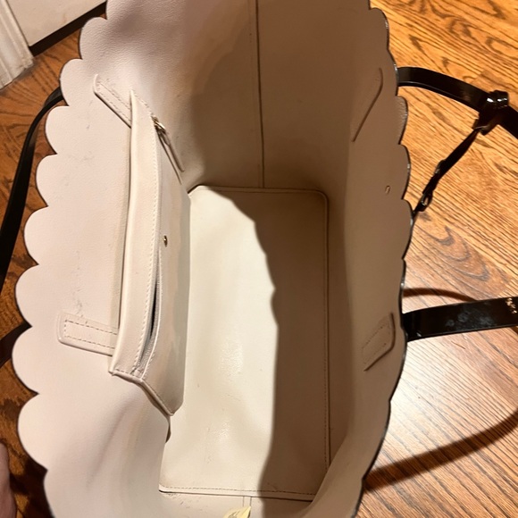 Kate Spade Lily Ave Carrigan Black Patent Leather Scallop Large Tote - Picture 6 of 9